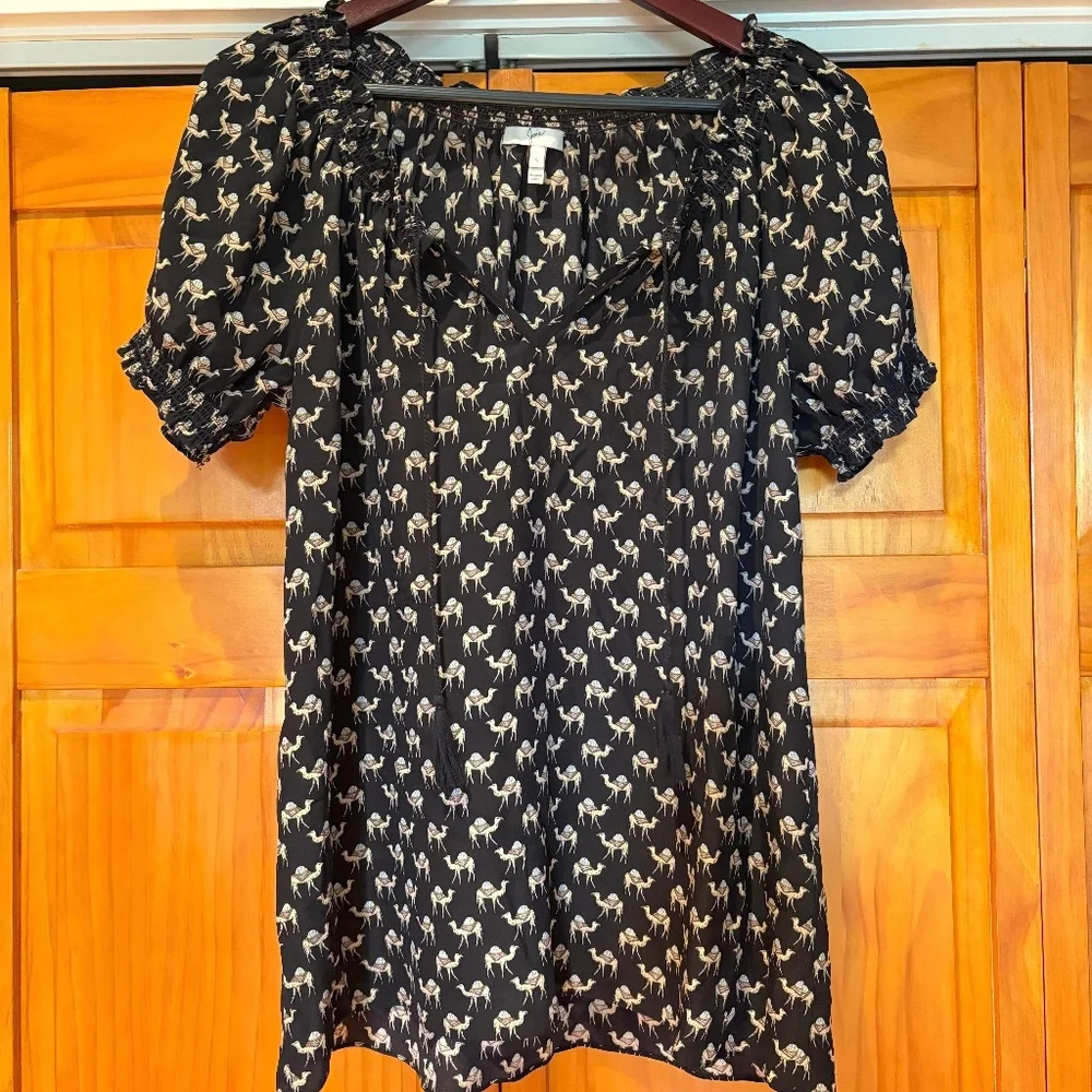 Joie Camel Print Silk Short Sleeve Blouse Tassels Size Small Black and Tan Masha